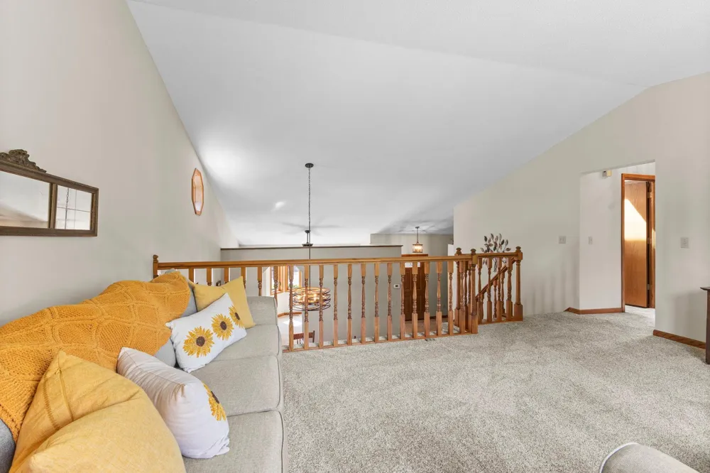 987 Kettle Creek Road Eagan, MN 55123