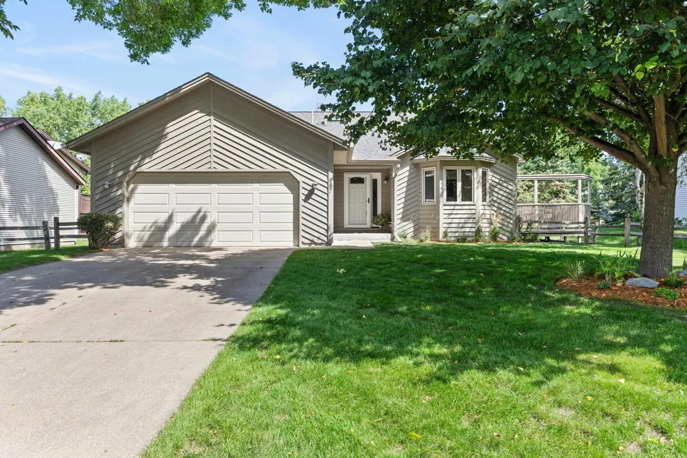 987 Kettle Creek Road Eagan, MN 55123