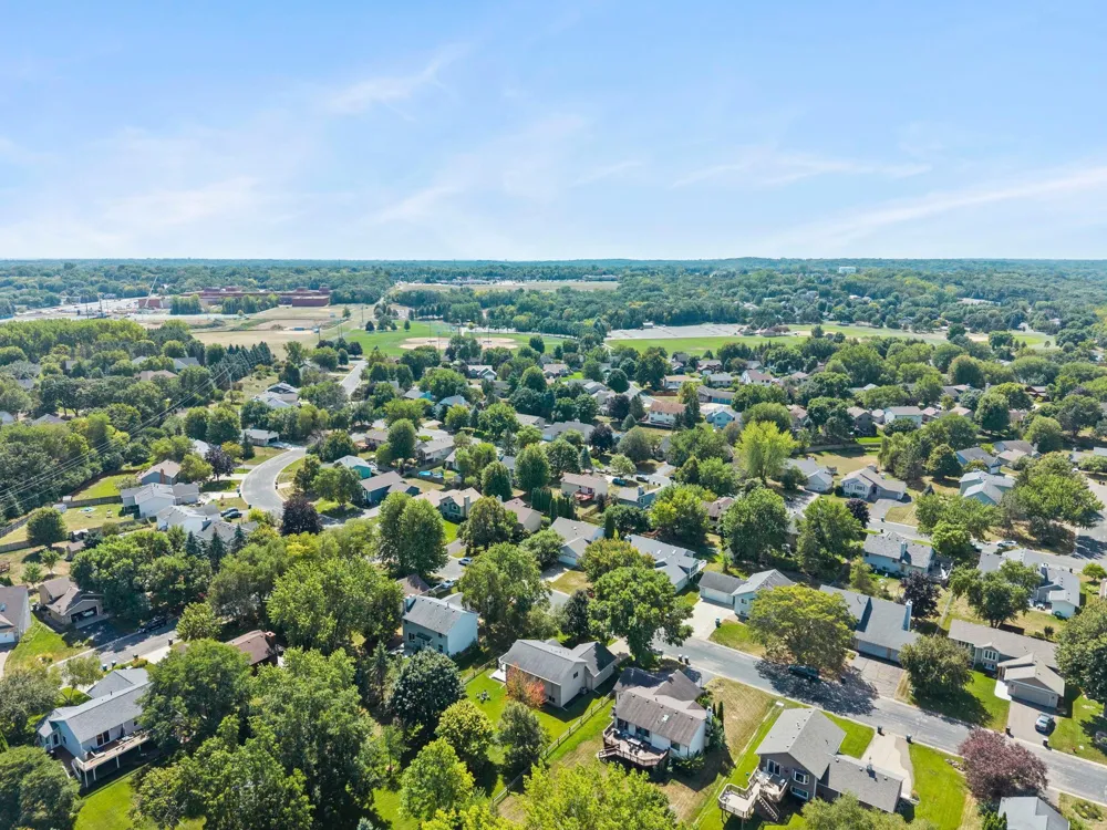 987 Kettle Creek Road Eagan, MN 55123