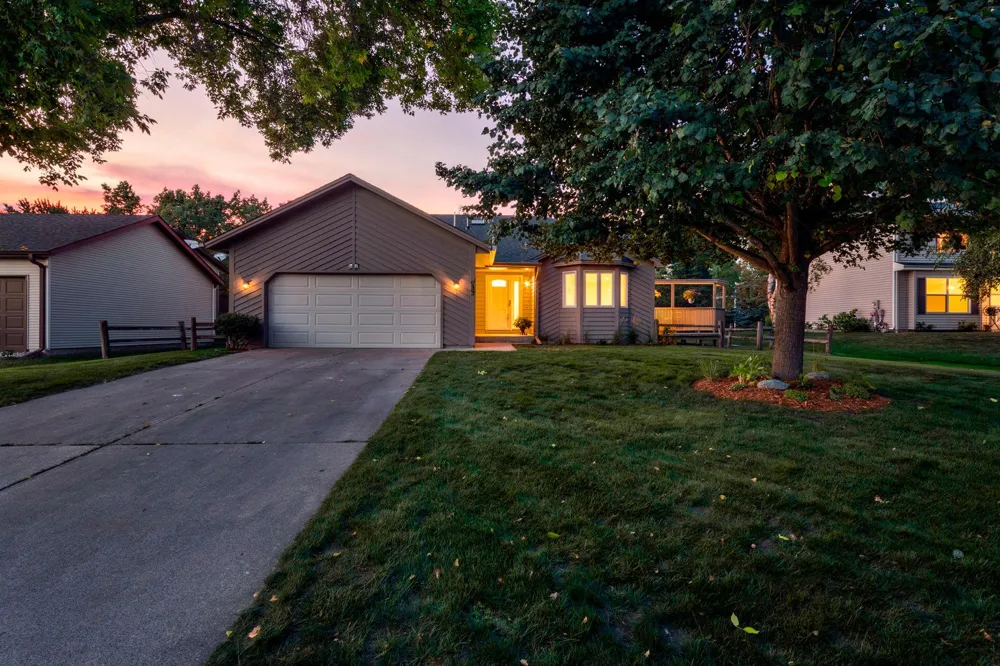 987 Kettle Creek Road Eagan, MN 55123