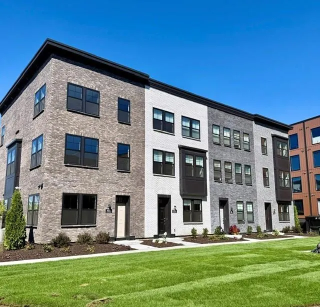 851 Sweetwater Drive Saint Paul, MN 55116