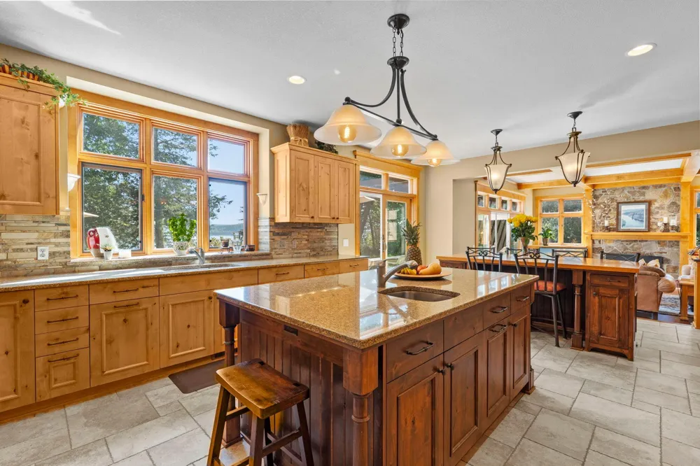 945 Quentin Avenue S Lakeland, MN 55043