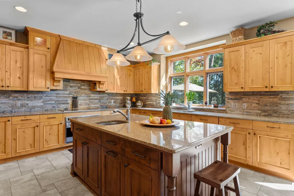 945 Quentin Avenue S Lakeland, MN 55043
