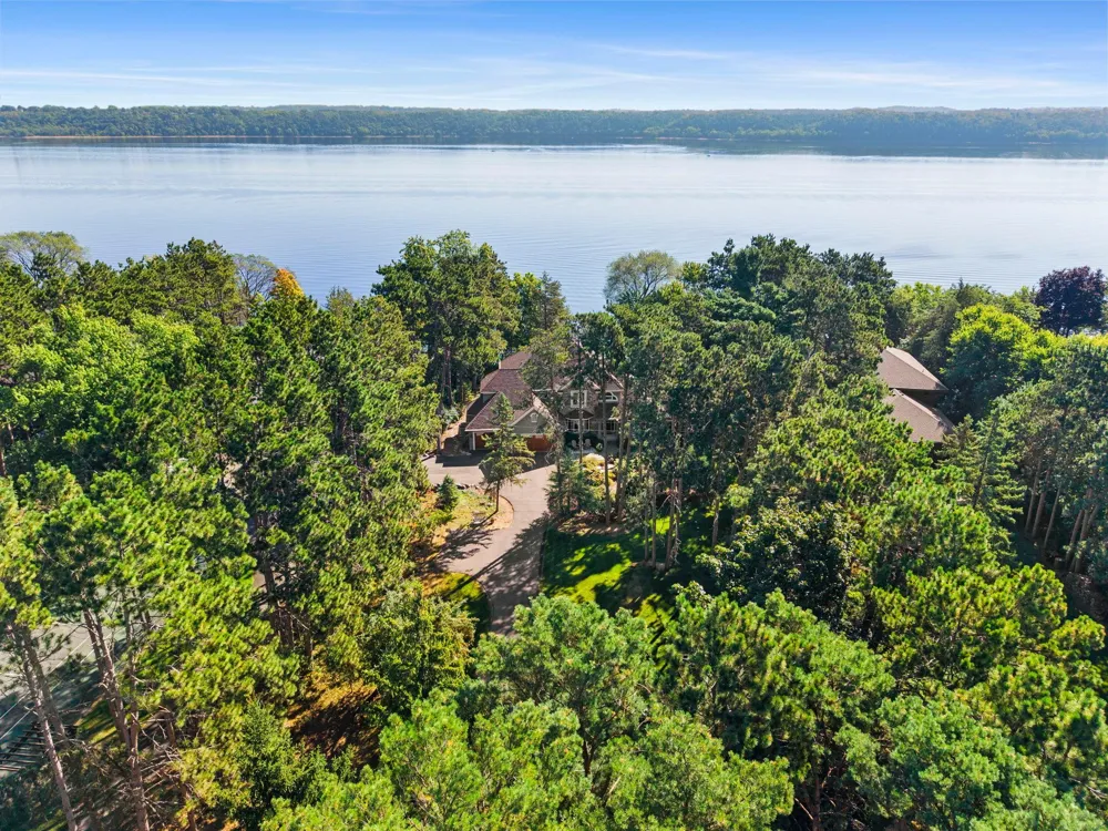 945 Quentin Avenue S Lakeland, MN 55043