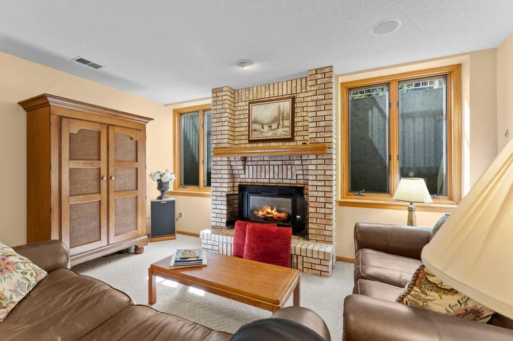 945 Quentin Avenue S Lakeland, MN 55043