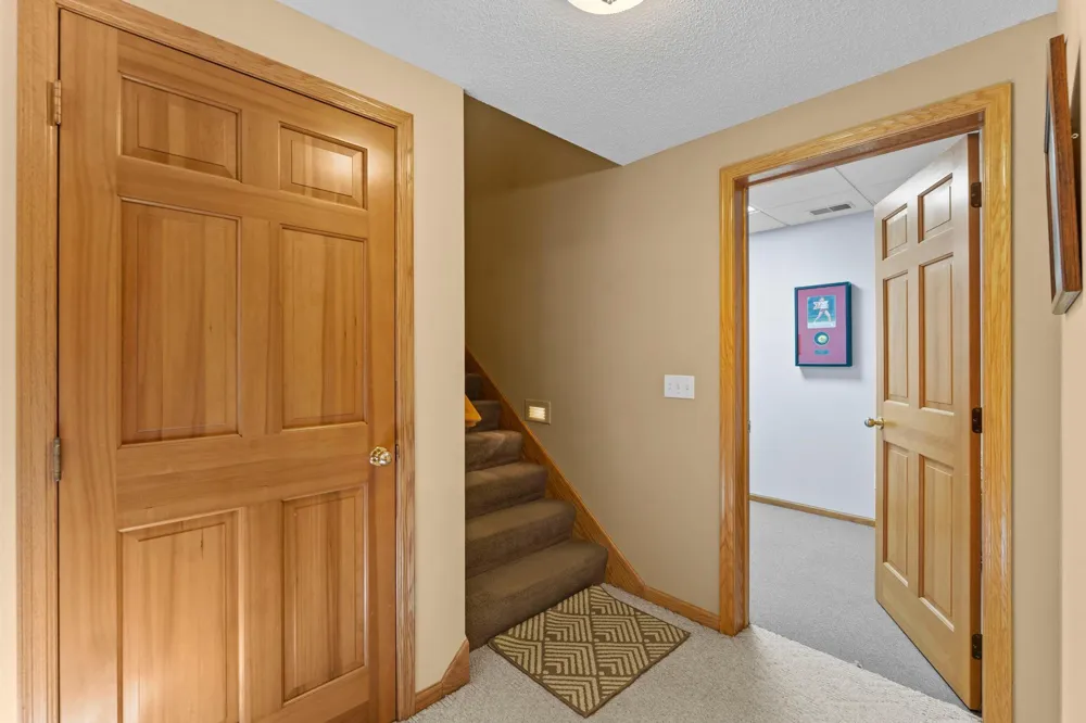 945 Quentin Avenue S Lakeland, MN 55043