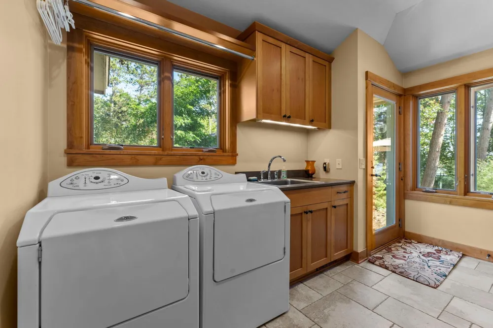 945 Quentin Avenue S Lakeland, MN 55043