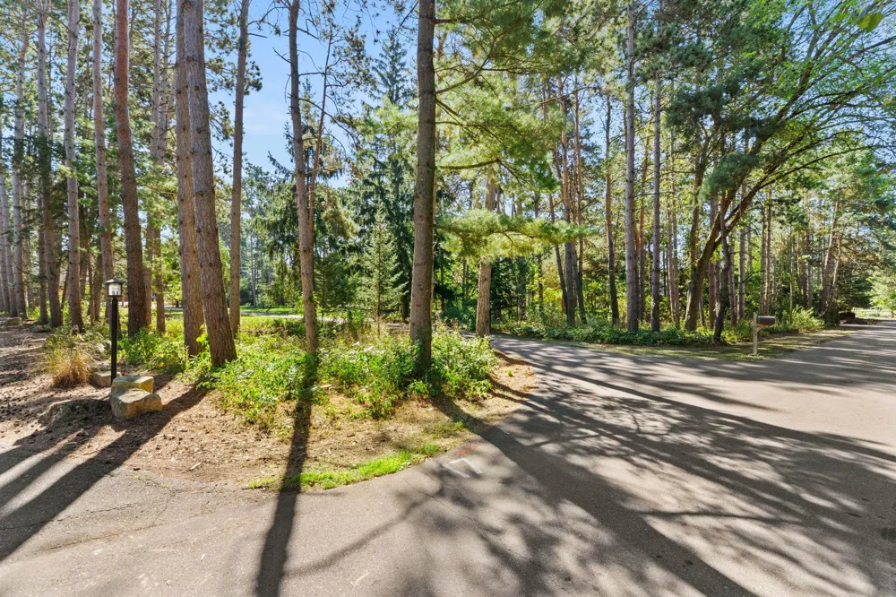 945 Quentin Avenue S Lakeland, MN 55043