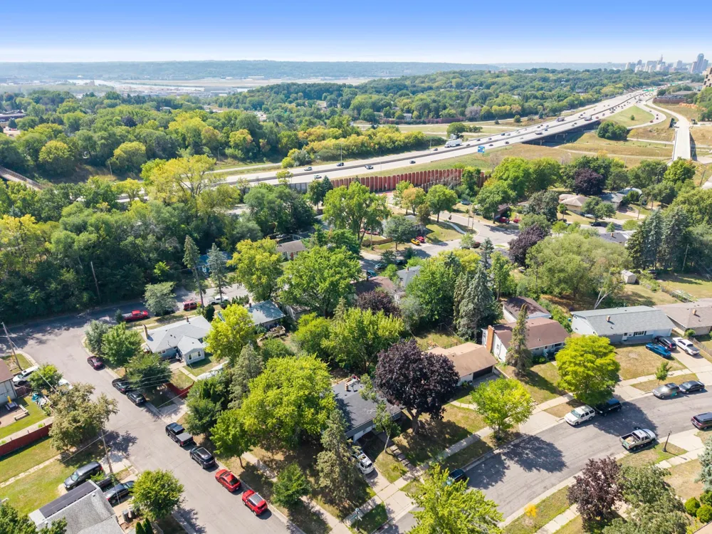 1523 Old Hudson Road Saint Paul, MN 55106
