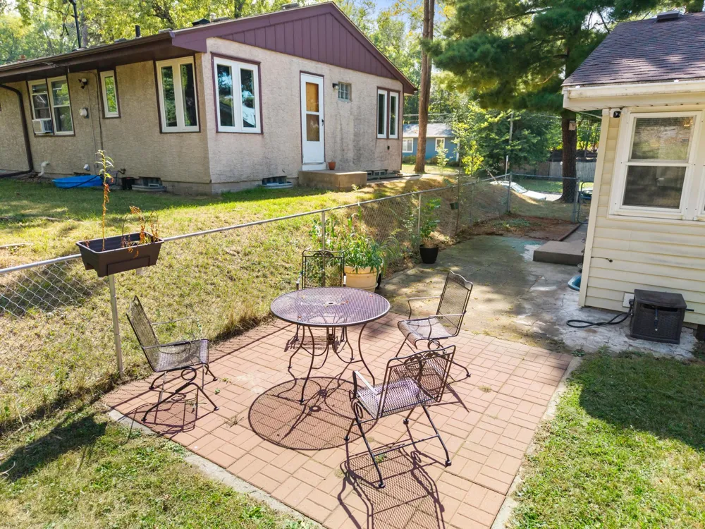 1523 Old Hudson Road Saint Paul, MN 55106