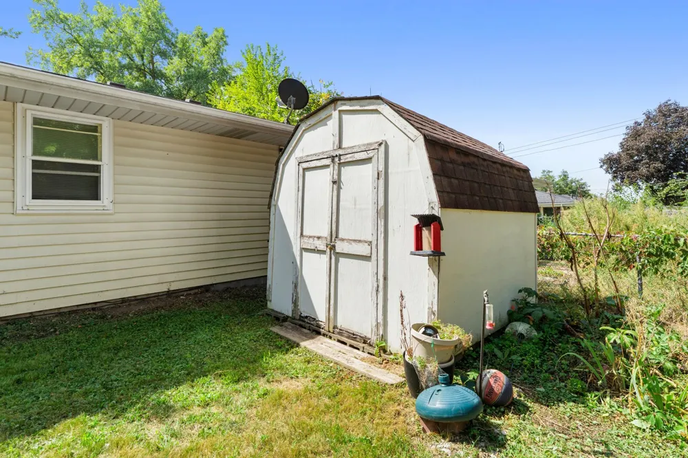 1523 Old Hudson Road Saint Paul, MN 55106
