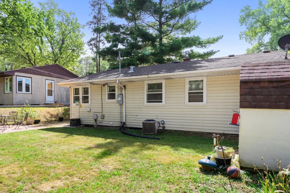 1523 Old Hudson Road Saint Paul, MN 55106