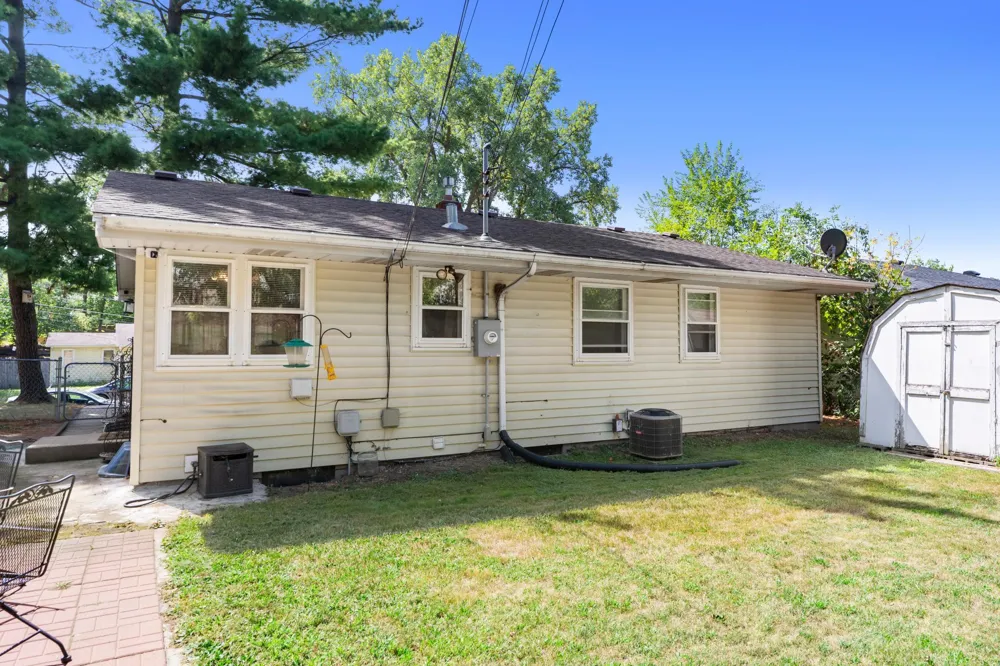 1523 Old Hudson Road Saint Paul, MN 55106