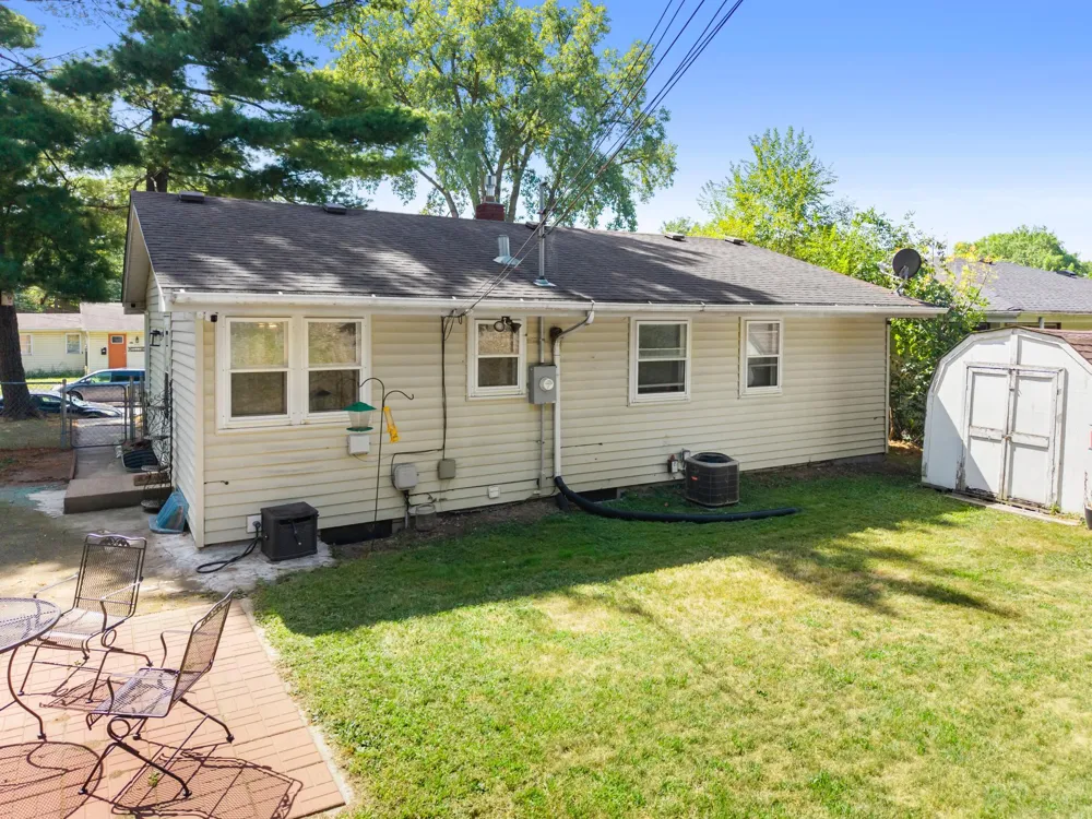 1523 Old Hudson Road Saint Paul, MN 55106