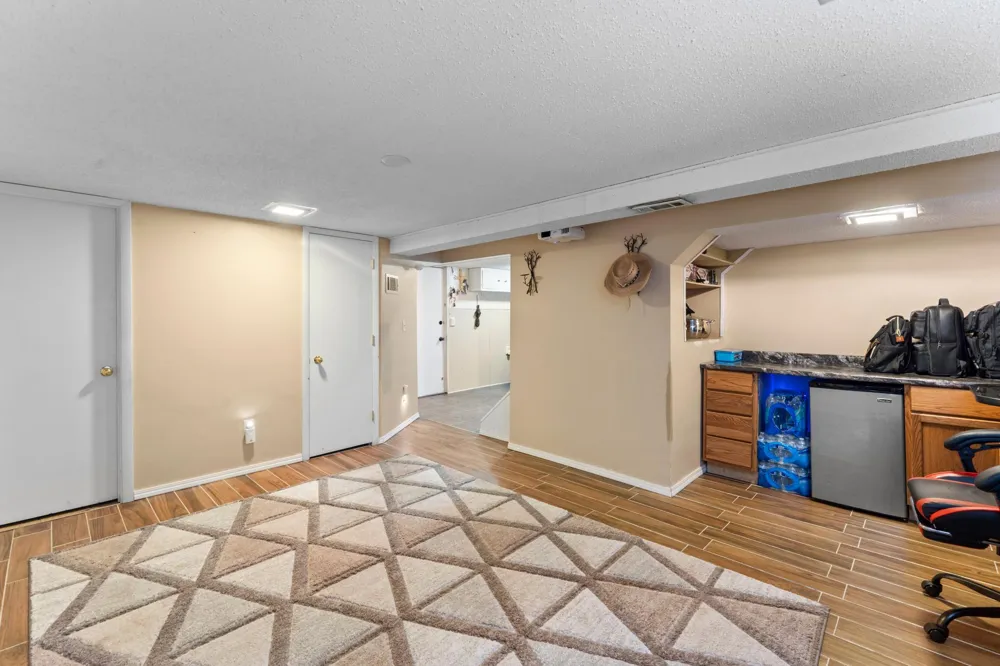 1523 Old Hudson Road Saint Paul, MN 55106