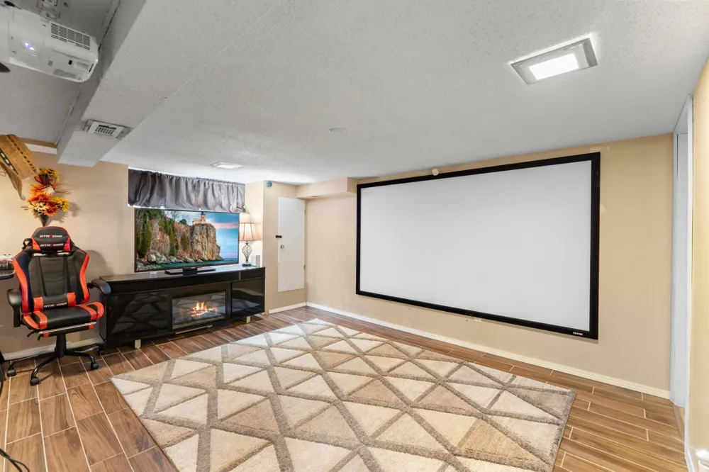 1523 Old Hudson Road Saint Paul, MN 55106