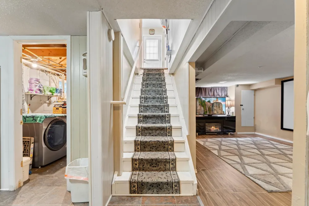 1523 Old Hudson Road Saint Paul, MN 55106