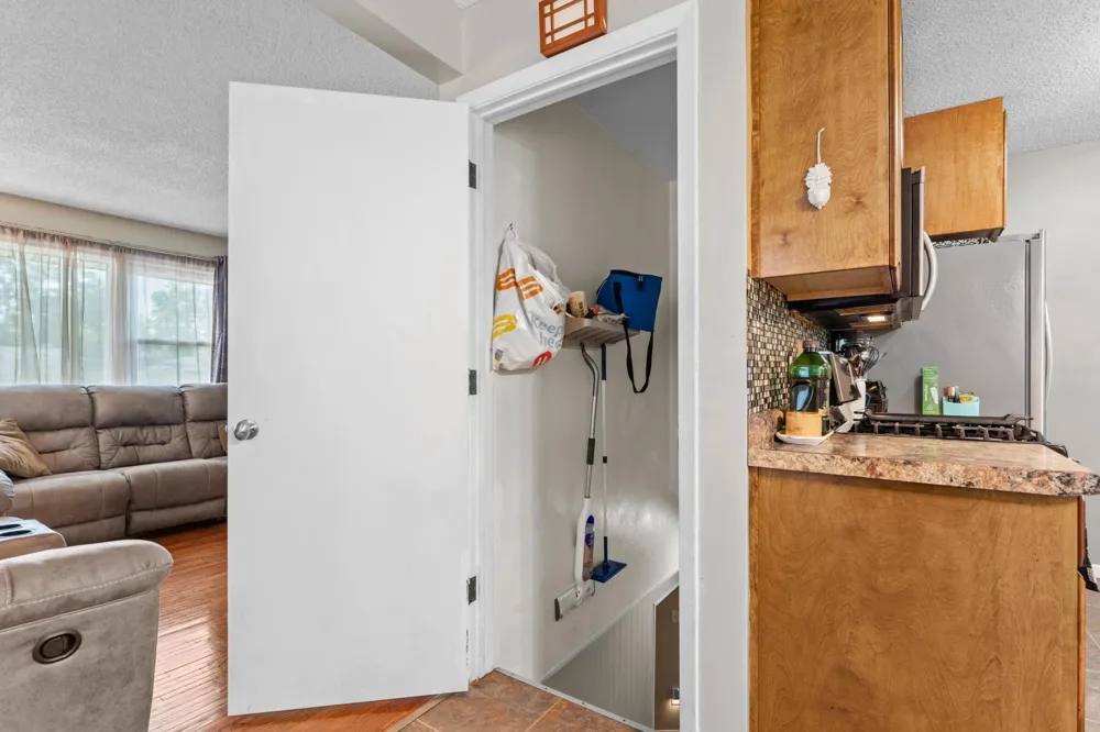 1523 Old Hudson Road Saint Paul, MN 55106