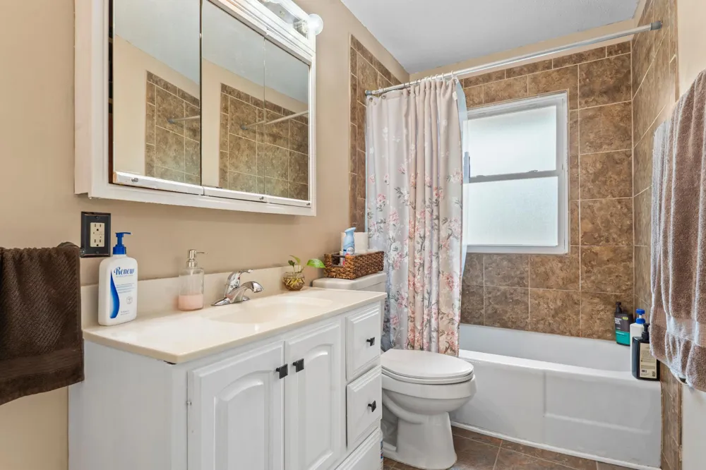 1523 Old Hudson Road Saint Paul, MN 55106