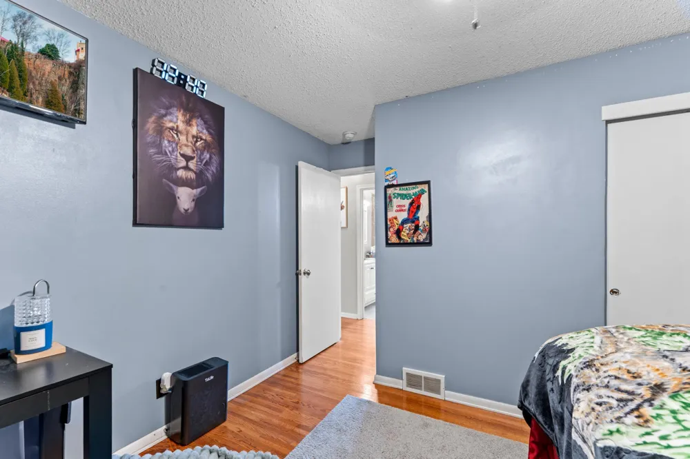 1523 Old Hudson Road Saint Paul, MN 55106