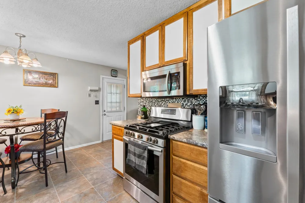 1523 Old Hudson Road Saint Paul, MN 55106