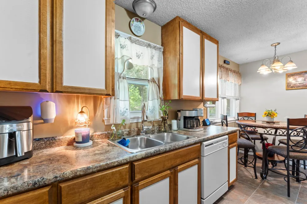 1523 Old Hudson Road Saint Paul, MN 55106