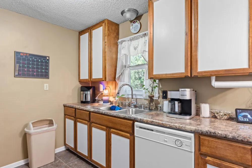 1523 Old Hudson Road Saint Paul, MN 55106