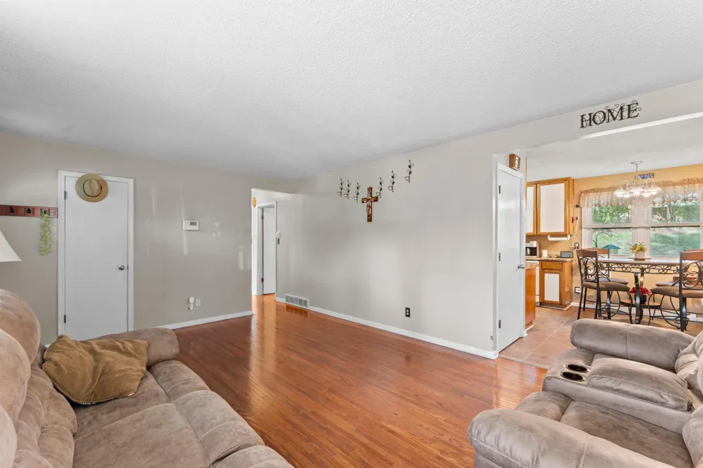 1523 Old Hudson Road Saint Paul, MN 55106