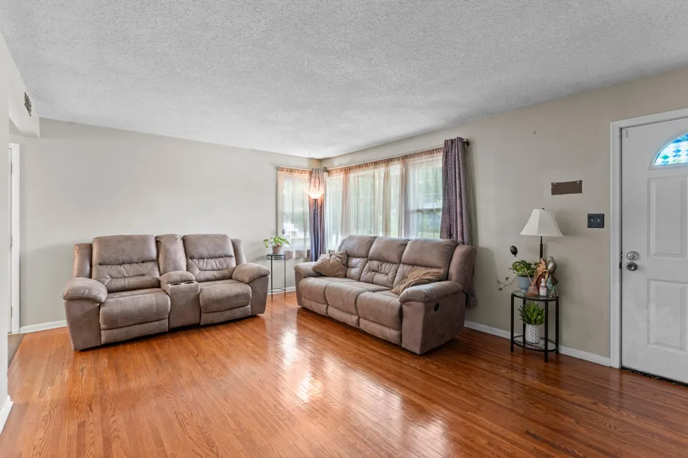 1523 Old Hudson Road Saint Paul, MN 55106