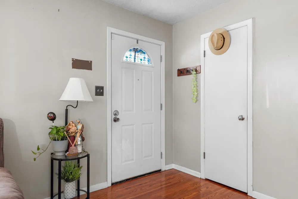 1523 Old Hudson Road Saint Paul, MN 55106