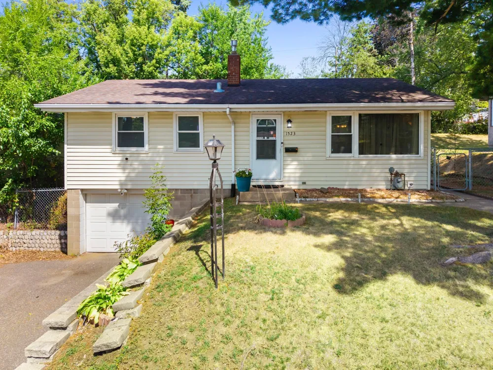 1523 Old Hudson Road Saint Paul, MN 55106