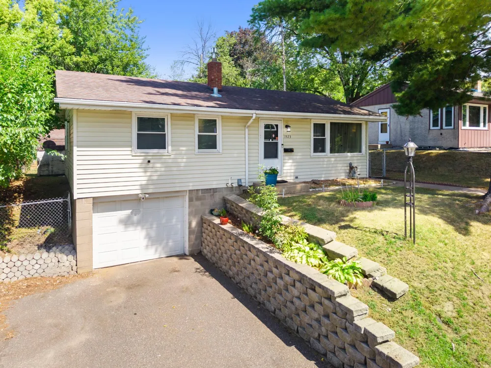 1523 Old Hudson Road Saint Paul, MN 55106