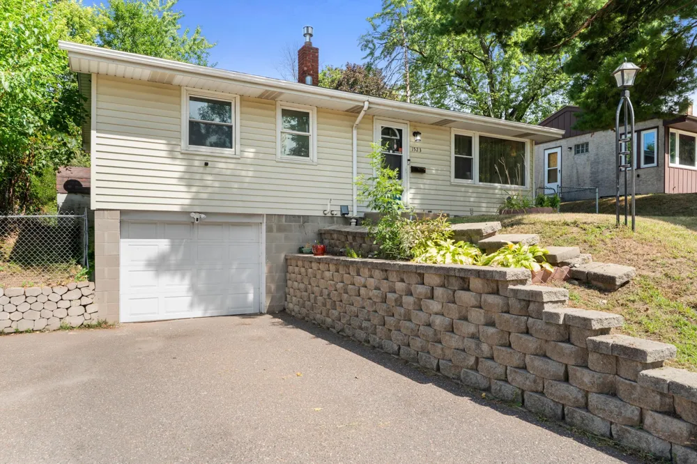 1523 Old Hudson Road Saint Paul, MN 55106