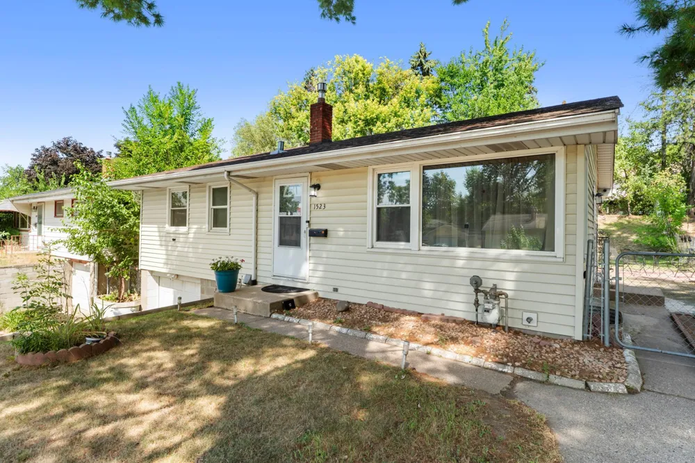 1523 Old Hudson Road Saint Paul, MN 55106