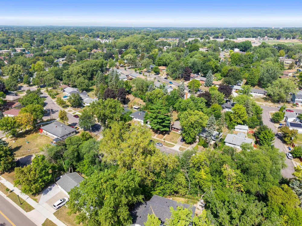 1523 Old Hudson Road Saint Paul, MN 55106