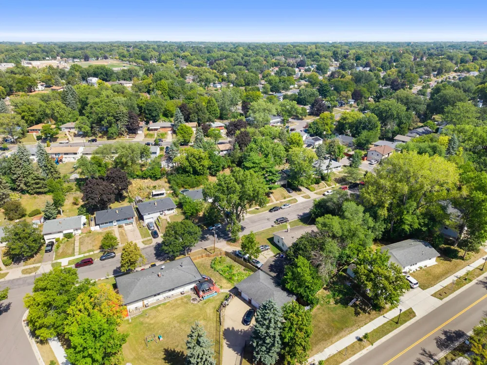 1523 Old Hudson Road Saint Paul, MN 55106