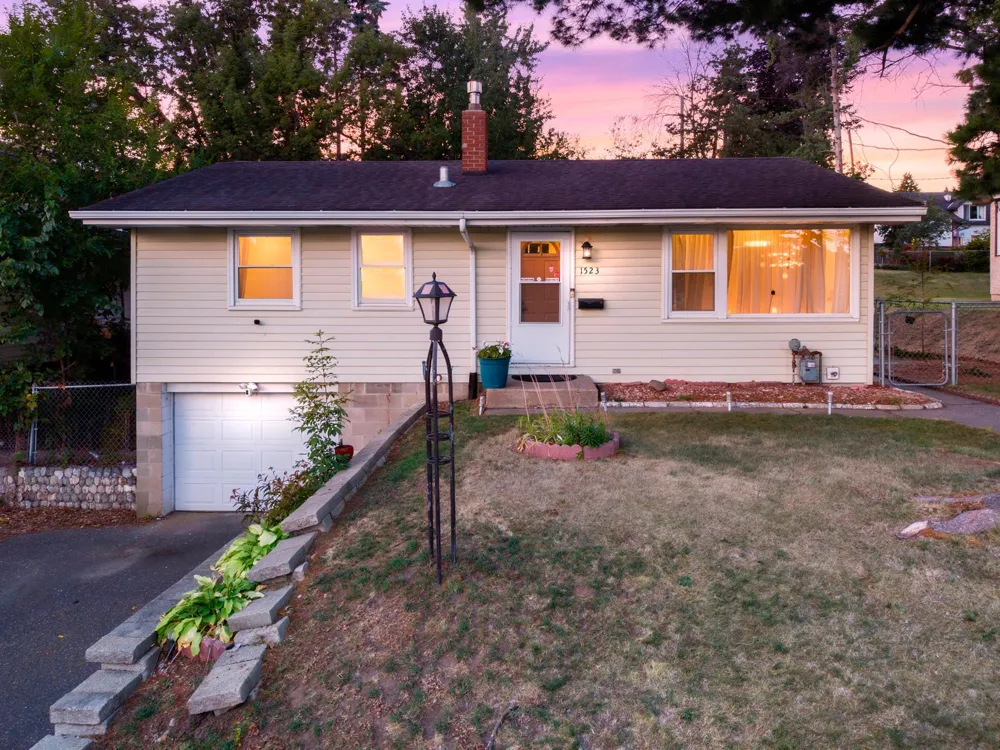 1523 Old Hudson Road Saint Paul, MN 55106