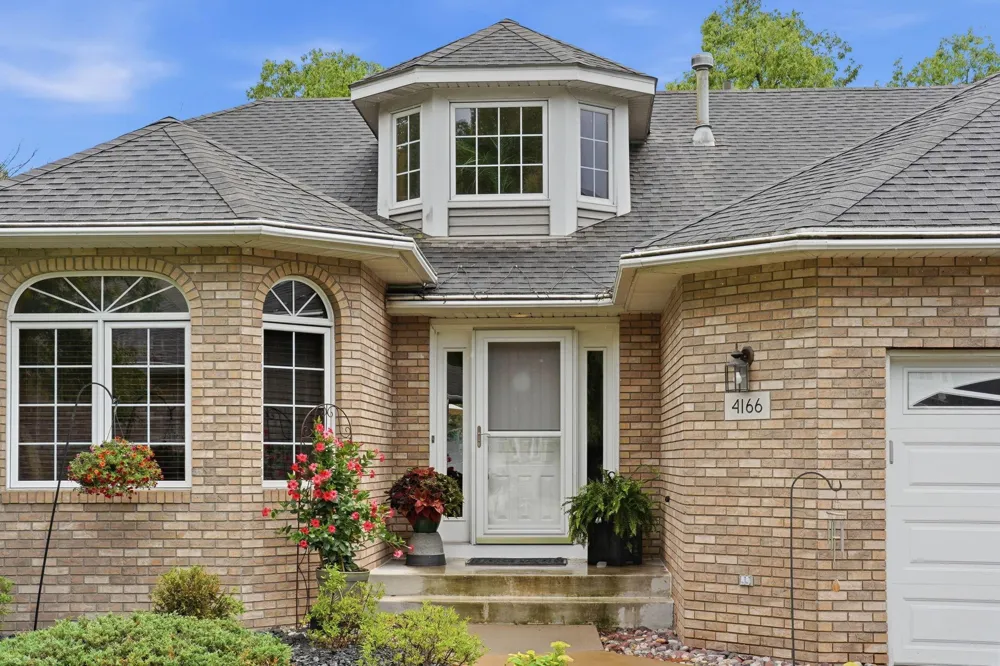 4166 Thornhill Lane Vadnais Heights, MN 55127