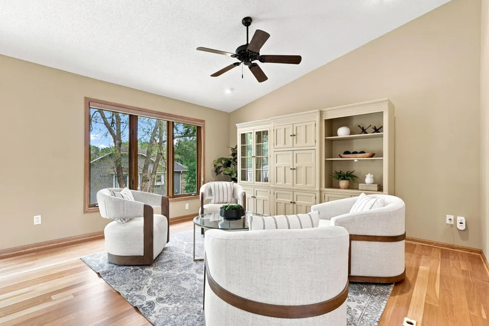 4166 Thornhill Lane Vadnais Heights, MN 55127