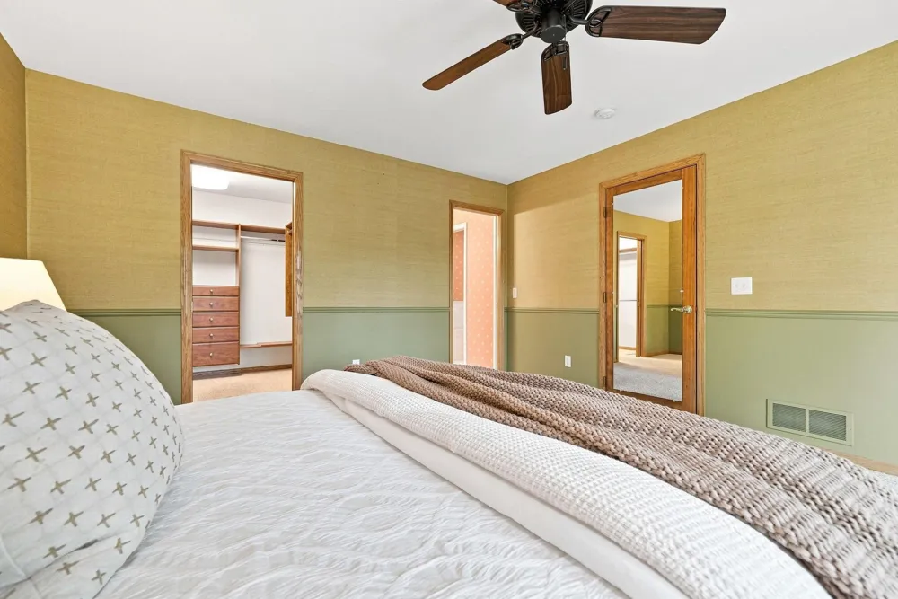 4166 Thornhill Lane Vadnais Heights, MN 55127