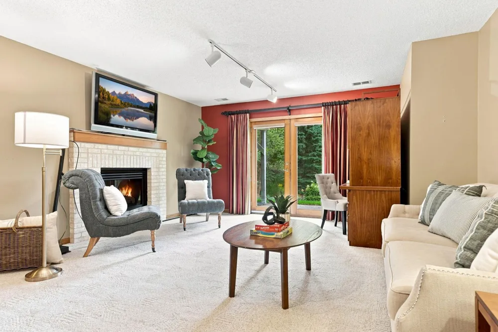 4166 Thornhill Lane Vadnais Heights, MN 55127