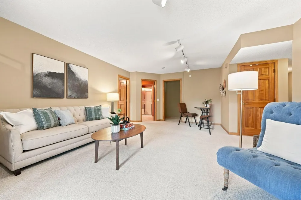 4166 Thornhill Lane Vadnais Heights, MN 55127