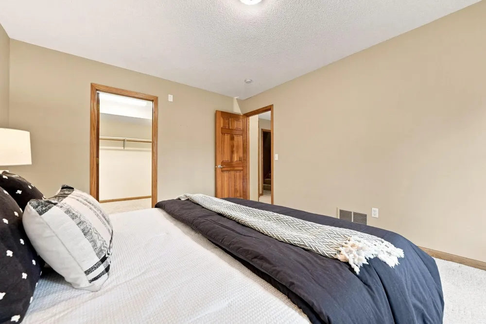 4166 Thornhill Lane Vadnais Heights, MN 55127