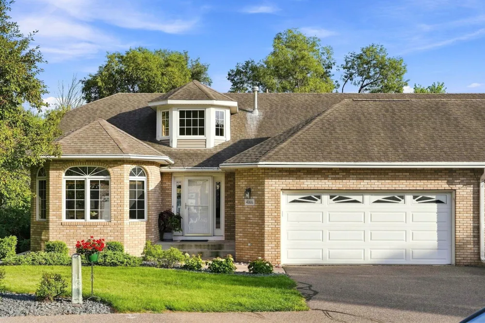 4166 Thornhill Lane Vadnais Heights, MN 55127