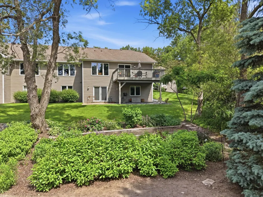 4166 Thornhill Lane Vadnais Heights, MN 55127