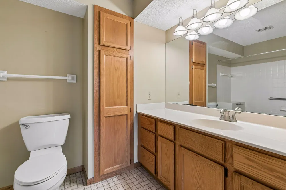 12526 Parkwood Drive Burnsville, MN 55337