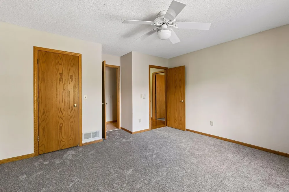 12526 Parkwood Drive Burnsville, MN 55337