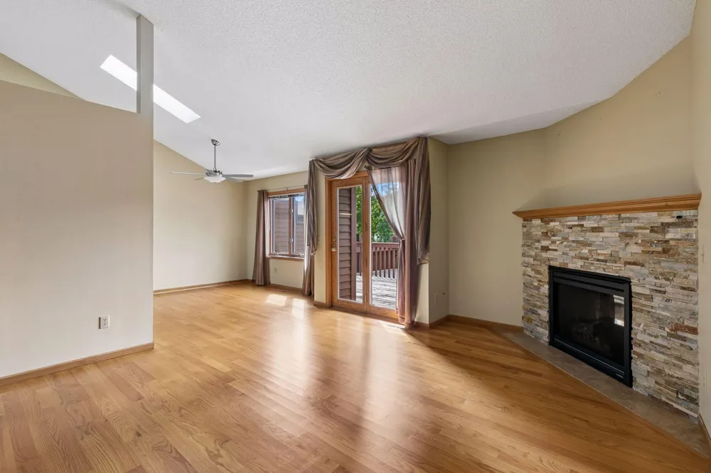 12526 Parkwood Drive Burnsville, MN 55337