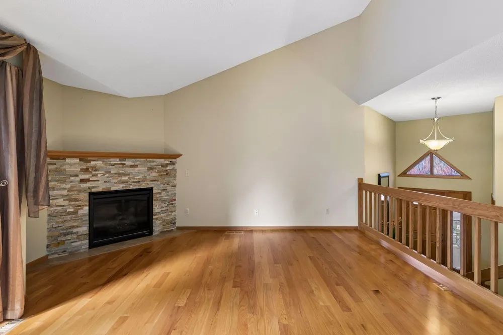 12526 Parkwood Drive Burnsville, MN 55337