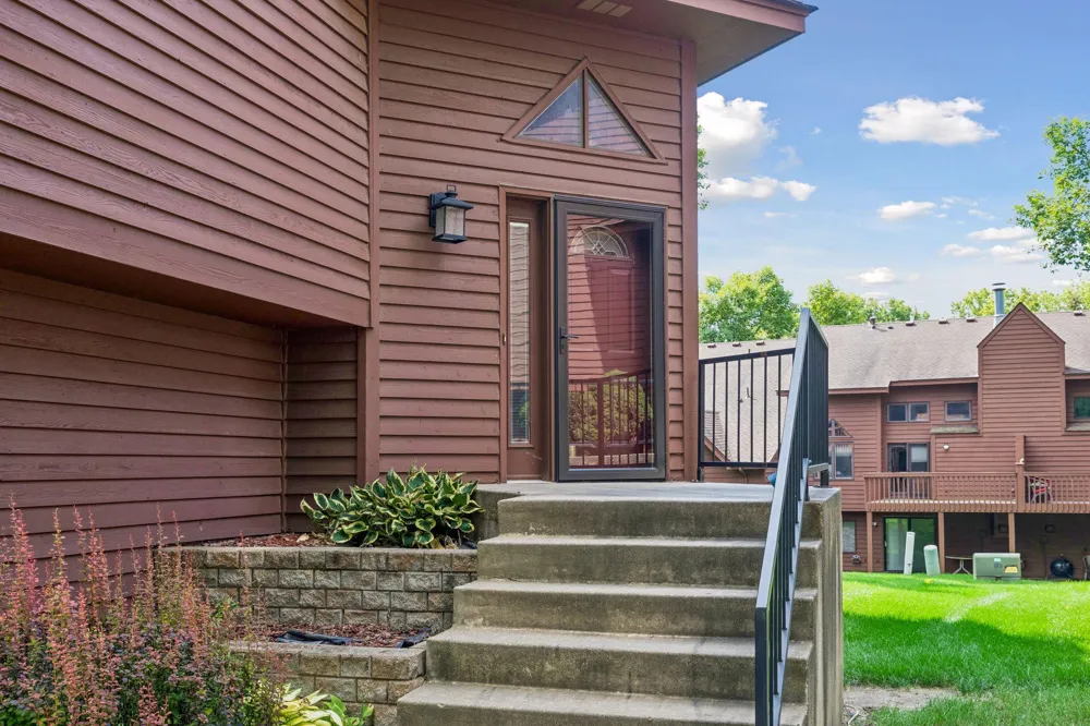 12526 Parkwood Drive Burnsville, MN 55337